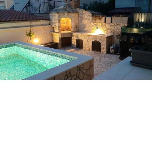 Traumferienwohnung mit privatem Pool & gemütlicher Grillecke am Meer, Kroatien, Istrien, Liznjan bei Medulin - für Paare