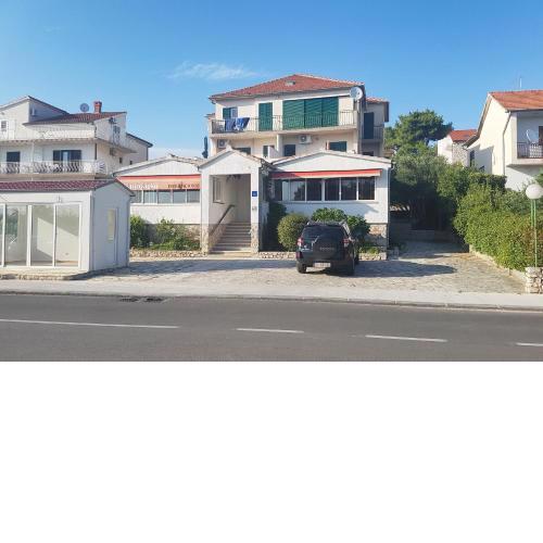 Triple Room Solaris 12269b