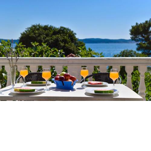VACATION HOUSE BIBINJE ZADAR