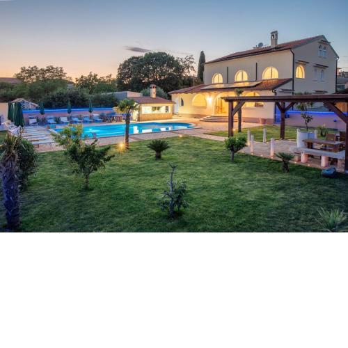 Via Flavia with Common Pool
