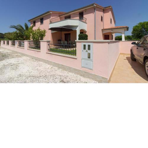 Vila Mary with private pool in Medulin near the beach