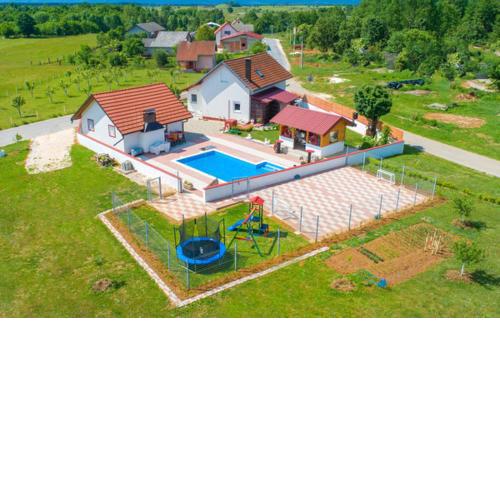 Vila NINA