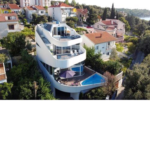 Vila Tina in Pula, Istrien