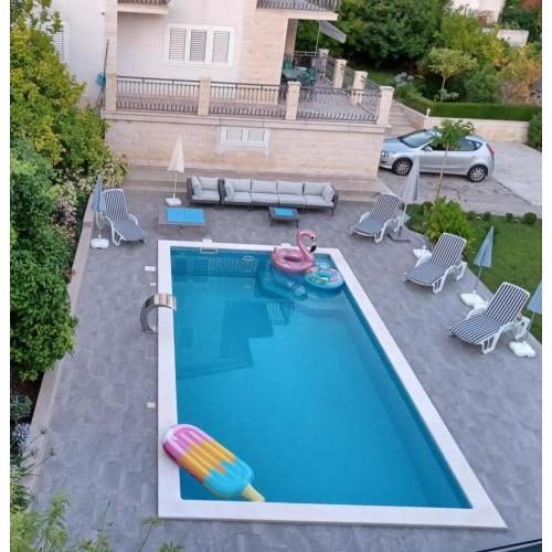 Villa 4US with pool