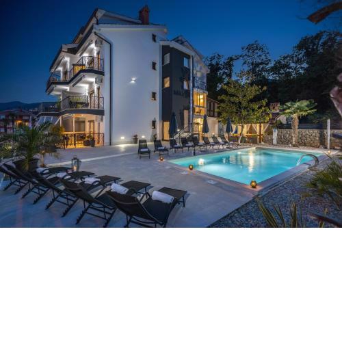 Villa Adriatic, Apartment Chiara with sea view and heated swimming pool, free private parking,