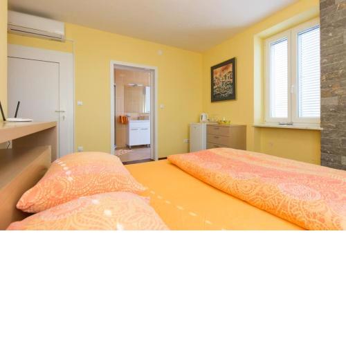 Villa Ajda - Orange room