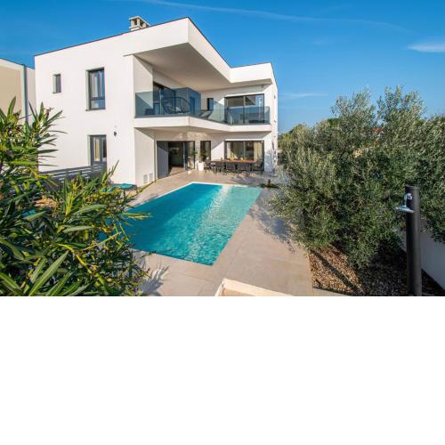 Villa Ajlin mit privatem beheizbarem Pool
