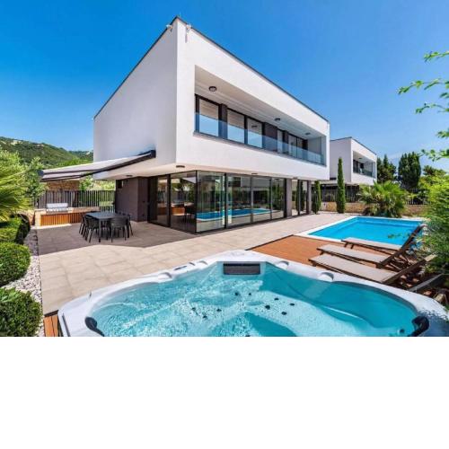 Villa Alpha & Omega