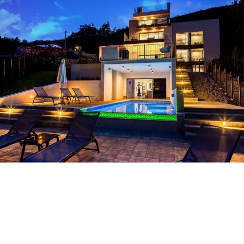 Villa AltaVista - Seaview & Relax with Heated Pool & MiniGolf