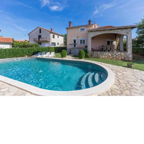 Villa Andric with private pool in Pula
