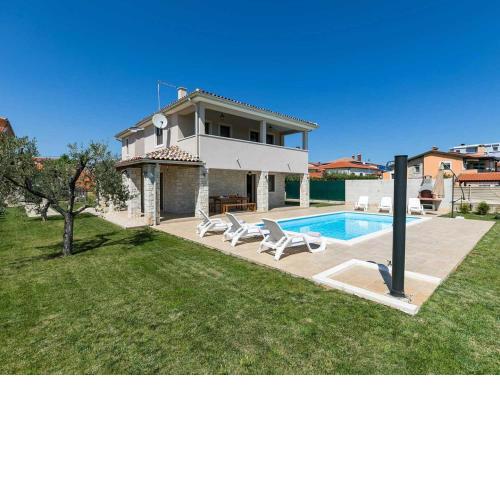 Villa Angelina with 3 bedrooms and Pool in Novigrad