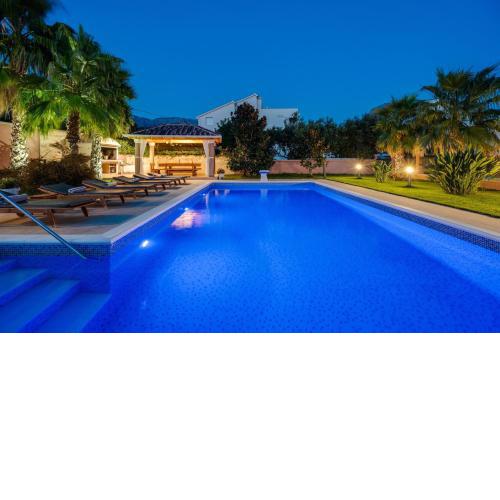 Villa Antura with private heated 50sqm pool, 3 bedrooms, 3 bathrooms, and gym