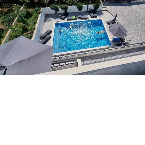 Villa Barbara & Zoran with heated swimming pool