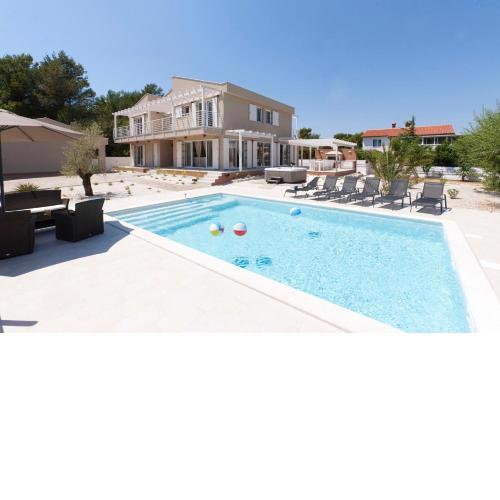 Villa BELLA - beautiful and modern house with pool, souna, jacuzzi & playground, Ližnjan - Istra