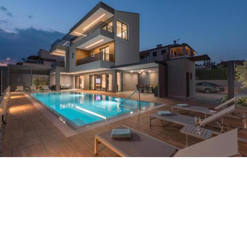 Villa Bellatrix in Fažana with beach front and sea view