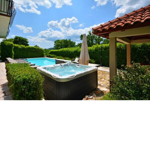 Villa Bisko with heated pool & jacuzzi