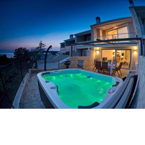 Villa Bobos place with Jacuzzi and Sauna 46D