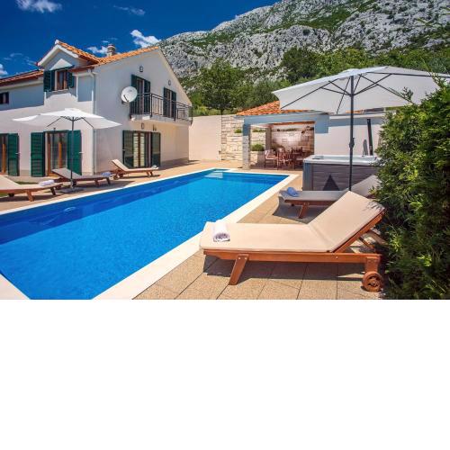 Villa Calma with heated pool,jacuzzi, Finnish sauna and 4 bedrooms