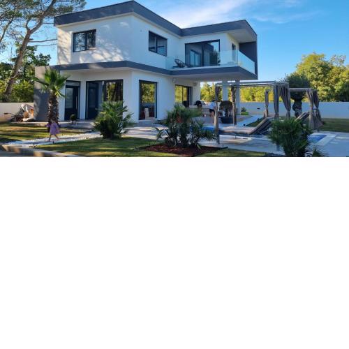 Villa Casa del Sol Istria - Green and peaceful oasis with private pool and parking - 15min from sea