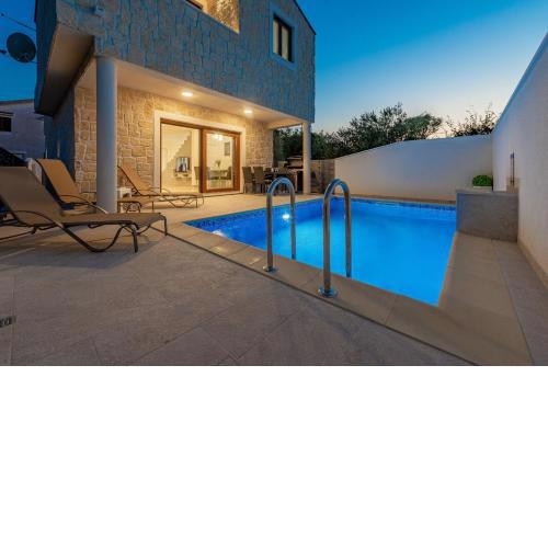 Villa Dina