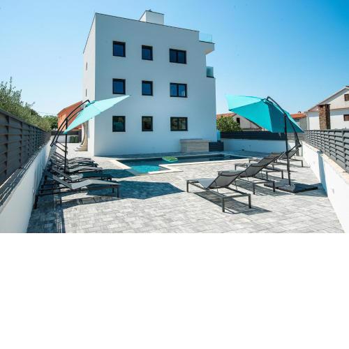 Villa DIV with pool
