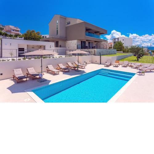 Villa Diva with 7 bedrooms, heated pool, sauna and fun zone, sea views