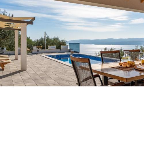 Villa Dream with private pool, 2 bedrooms with en-suite bathrooms, sea view