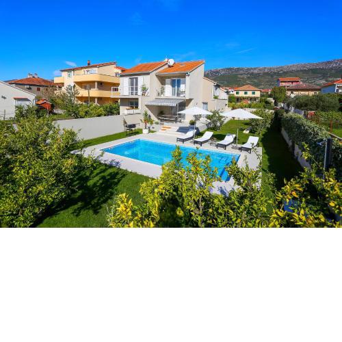 Villa Elysium - beautiful family house with heated pool