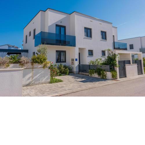 Villa Essenza Rossa in Vodice only 650 meters from the beach
