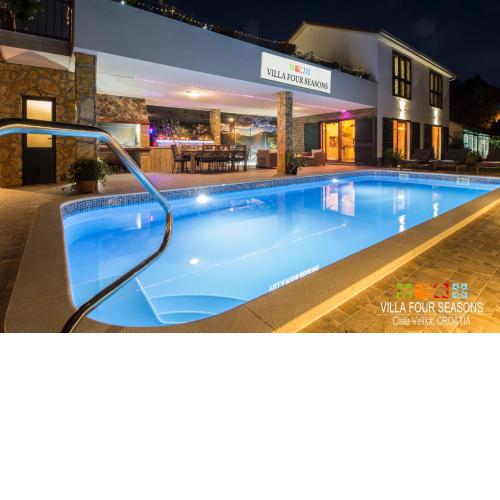 Villa Four Seasons, heated pool and 3 en-suite bathrooms