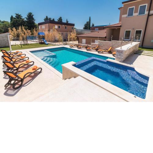 Villa für große Ansprüche mit großem Pool, Sauna, Whirlpool, Billard