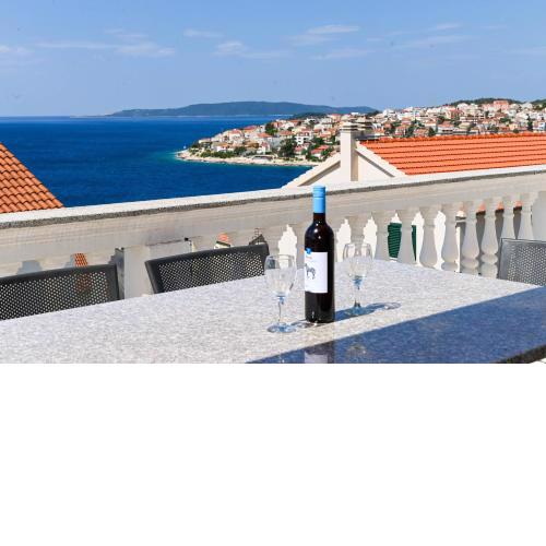 Villa Grande Vista - Spacious 3 BR Apartment with Large terrace and Fantastic sea view