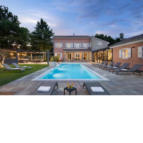 Villa Green Frame in Cental Istria for families with playground and wellness