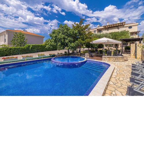 Villa Haya with heated pool