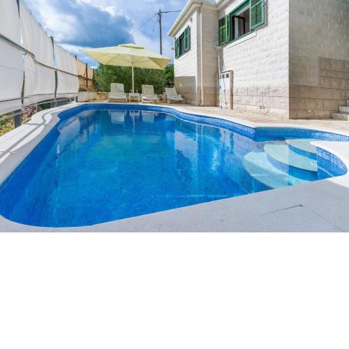 Villa Holiday home Zvecanje