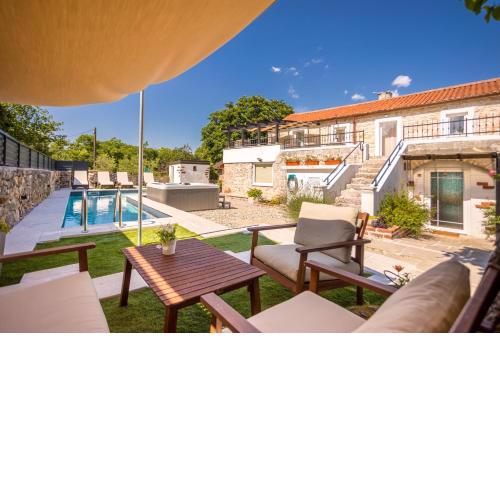 Villa Hrustika - heated pool, jacuzzi & sauna