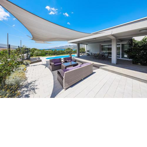 Villa Immortelle with pool and sea view