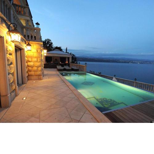 Villa Isabella - Luxury with style right next to the beach, private pool and sea view
