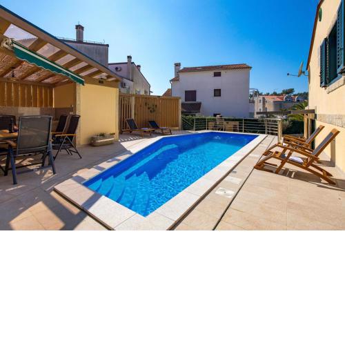 Villa Ivona with heated pool in Rovinj