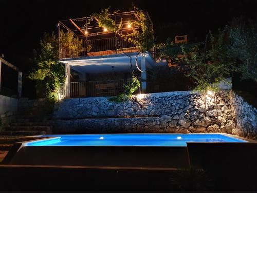 Villa Jerković-Secluded house and apartment with pool