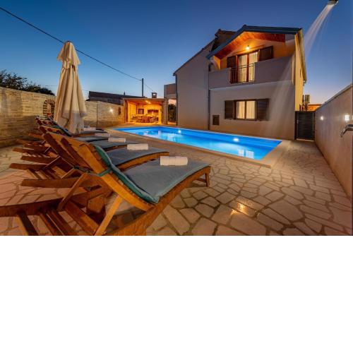 Villa Kamen with private pool