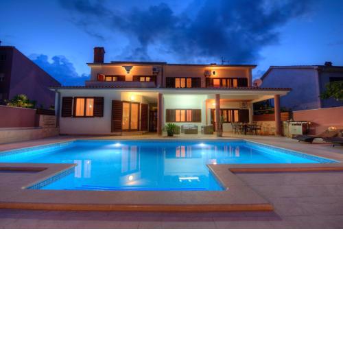 Villa Komel with Pool