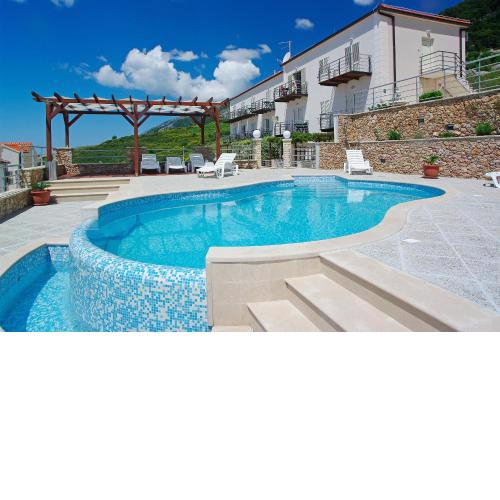 Villa Lara Apartments