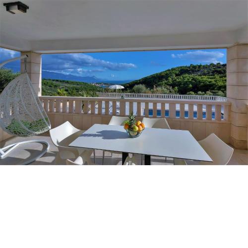 Villa Lokanjac with pool and panoramic sea view
