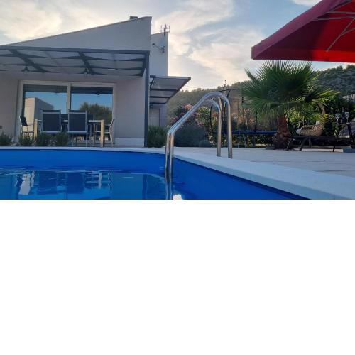 Villa Loni Trogir Marina with pool 55 m2 - 3 e-bike free use