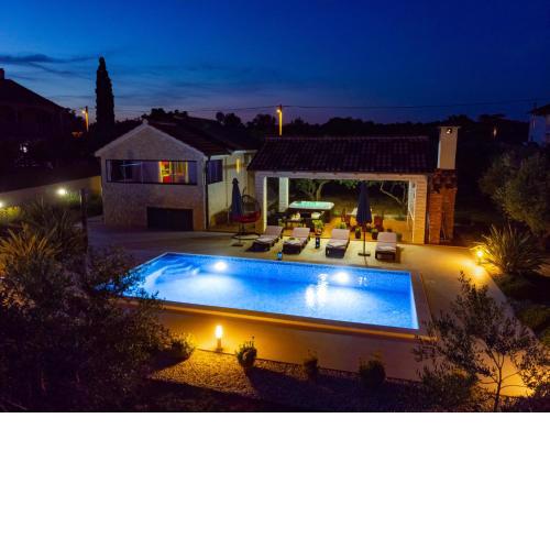 Villa Lorema-pet friendly on 5000 sqm garden,pool, jacuzzi, billiard&PS5