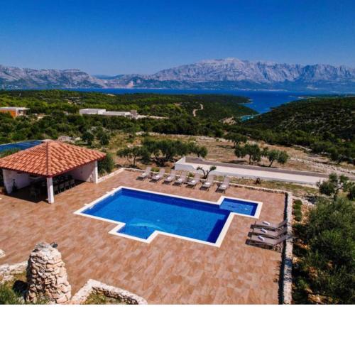 Villa Luisa Pucisca - 2 Häuser, 6 Schlafzimmer Insel Brac - Pool, Grill, Kamin, Tischtennis, Boccia