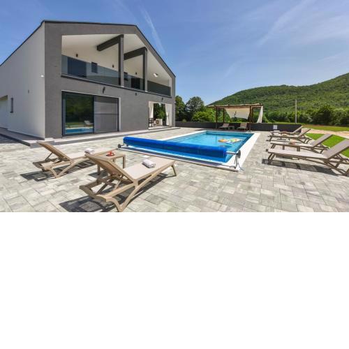 VIlla Luka - new isolated villa with heated pool, jacuzi and sauna