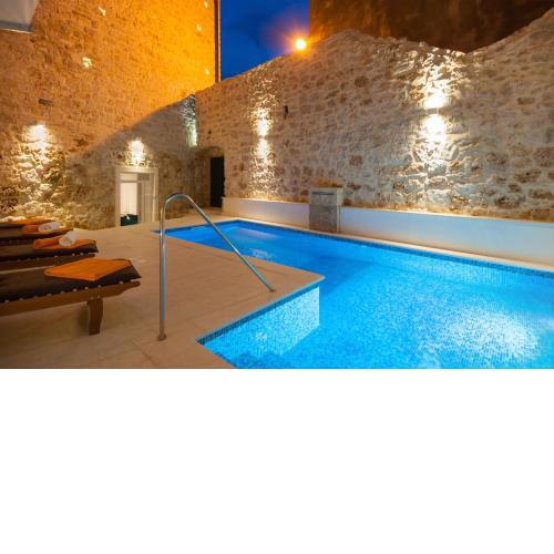 Villa Majestic with heated pool and rooftop terrace