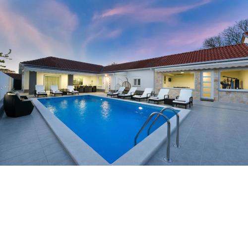 Villa Mare - with HEATED POOL